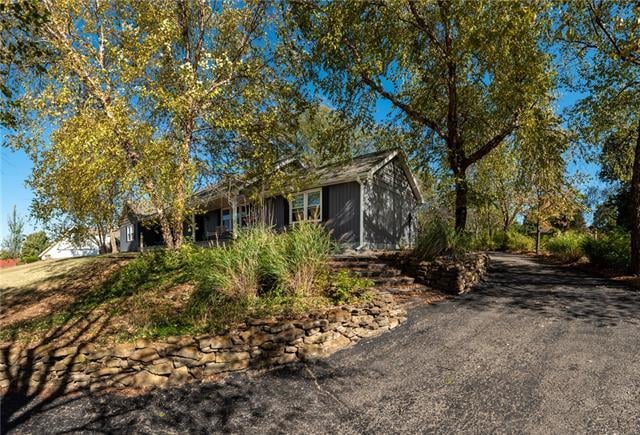3820 SW Chelmsford Rd, Topeka, KS 66610
