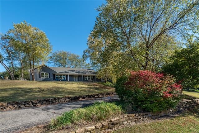 3820 SW Chelmsford Rd, Topeka, KS 66610