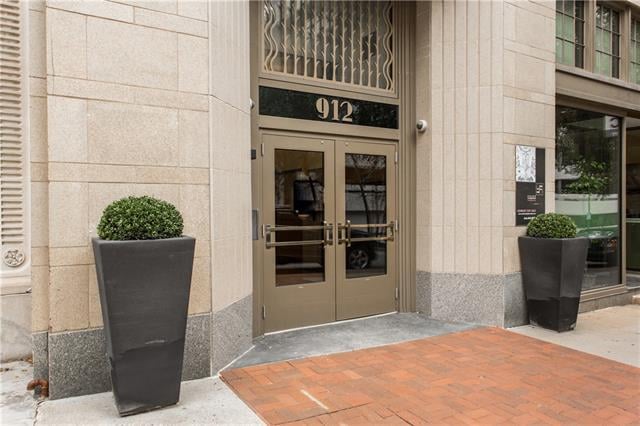 912 Baltimore Ave #1001, Kansas City, MO 64105