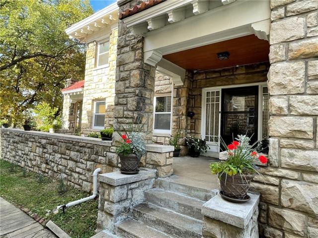 335 Gladstone Blvd, Kansas City, MO 64124