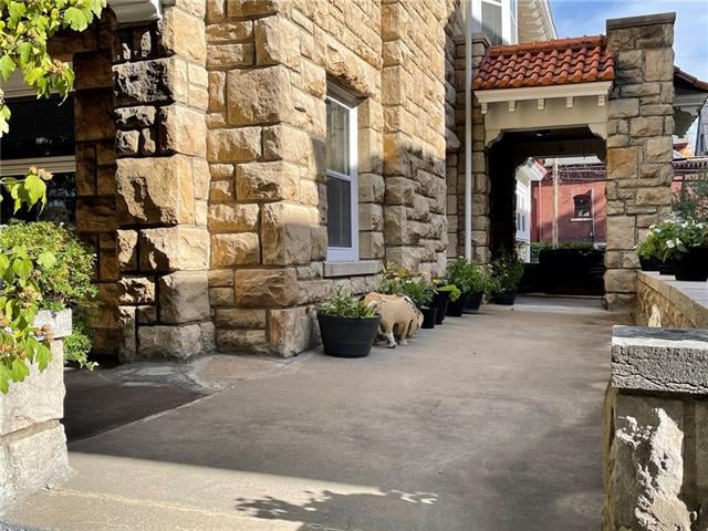 335 Gladstone Blvd, Kansas City, MO 64124