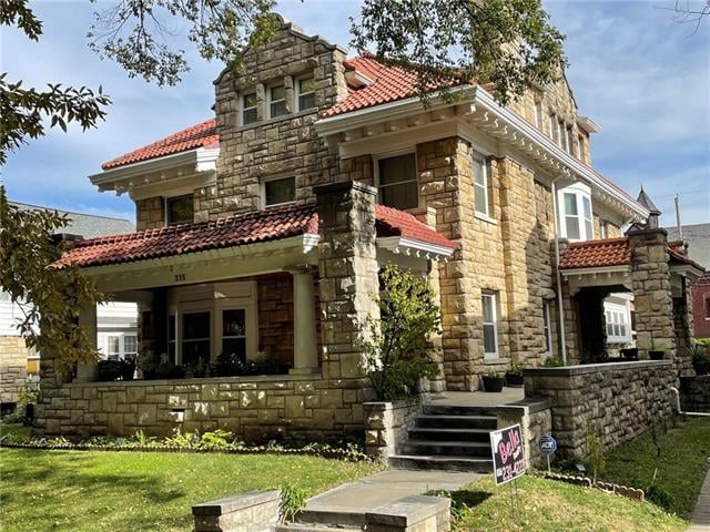 335 Gladstone Blvd, Kansas City, MO 64124