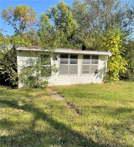 201 E 1st St, Burlington Jct, MO 64428