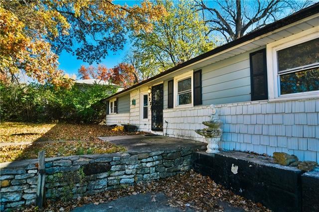 2323 Woodland Rd, Riverside, MO 64150