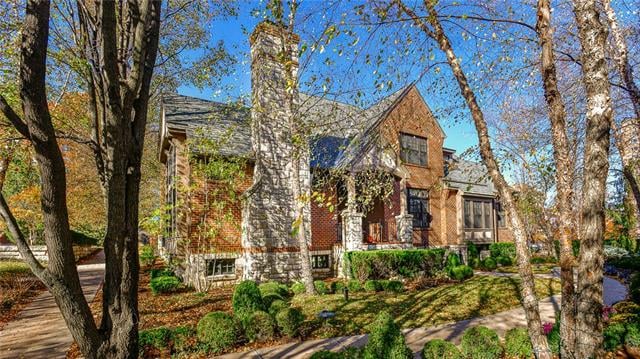 4935 Central St, Kansas City, MO 64112