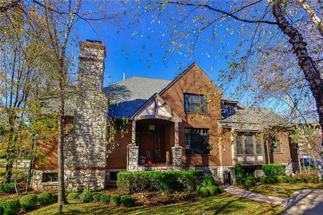 4935 Central St, Kansas City, MO 64112