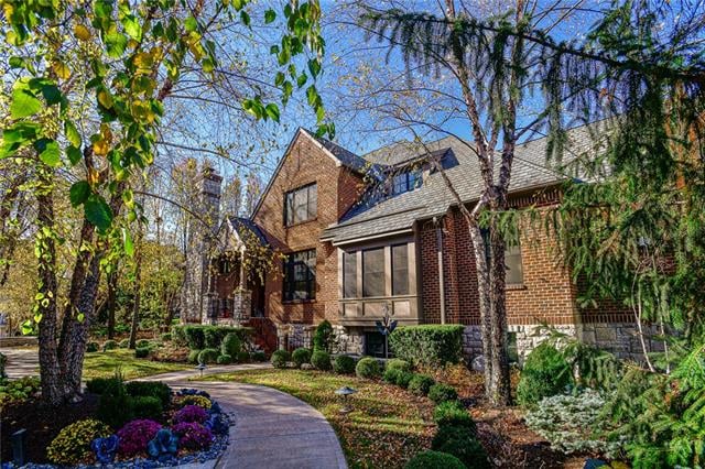 4935 Central St, Kansas City, MO 64112