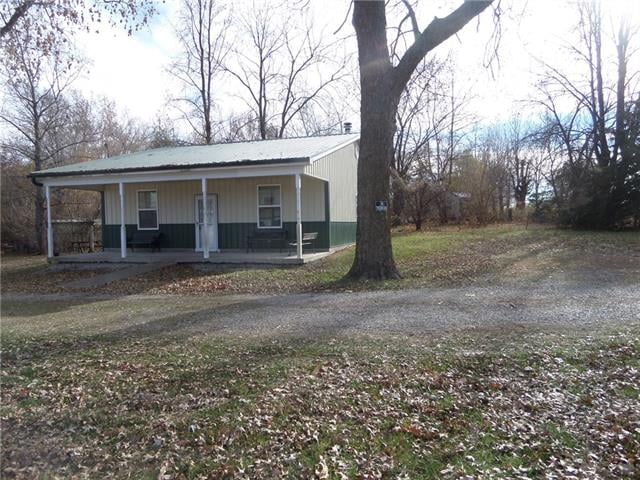 206 S Mill St, Dover, MO 64022