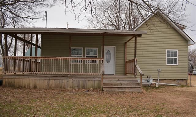 329 W 10th St, Lyndon, KS 66451