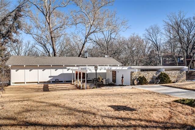 511 Hillcrest Rd E, Lake Quivira, KS 66217