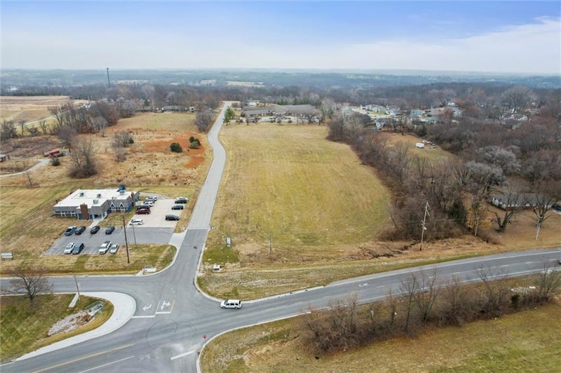 Meadowlark Ln, Excelsior Springs, MO 64024