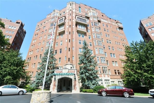 5049 Wornall #3c & 3d Rd, Kansas City, MO 64112
