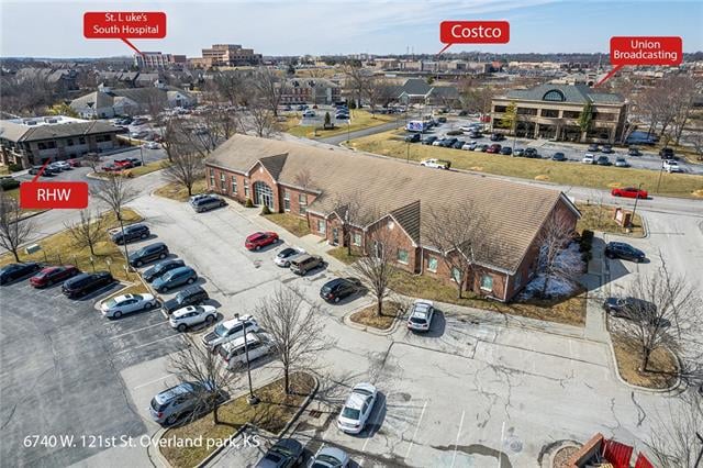 6740 W 121 St, Overland Park, KS 66224