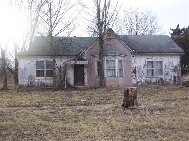 420 N Commercial St, Kincaid, KS 66039