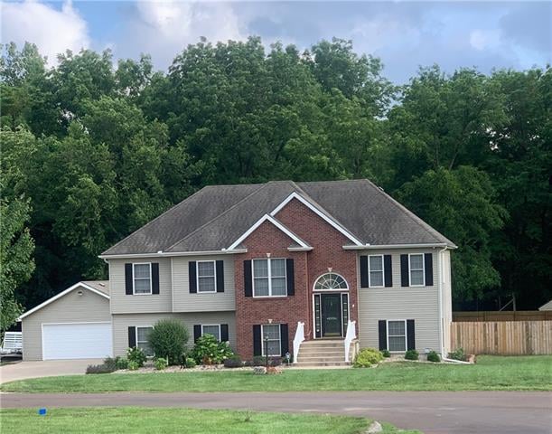 24 Mackenzie Dr, St Joseph, MO 64503