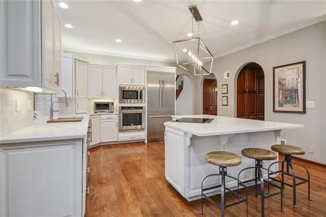 13206 Barkley St, Overland Park, KS 66209