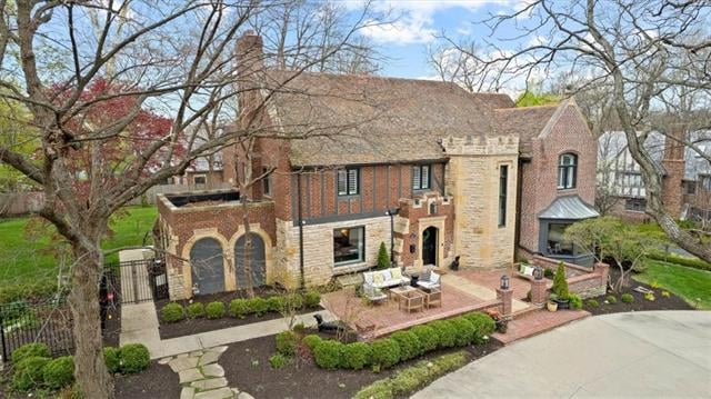 1221 W 63rd Ter, Kansas City, MO 64113