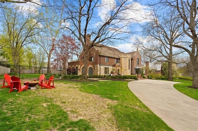1221 W 63rd Ter, Kansas City, MO 64113