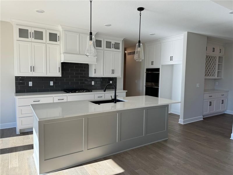10127 N Kansas Ct, Kansas City, MO 64155