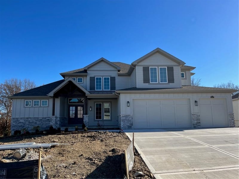 10127 N Kansas Ct, Kansas City, MO 64155