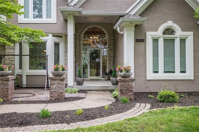 2405 NE 100th St, Kansas City, MO 64155