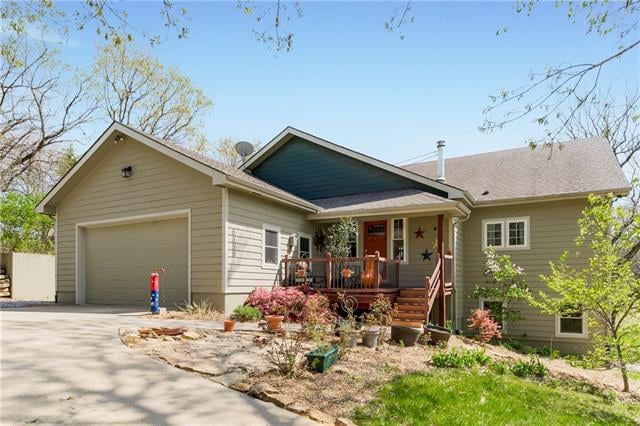 6888 Shawnee Cir, Ozawkie, KS 66070
