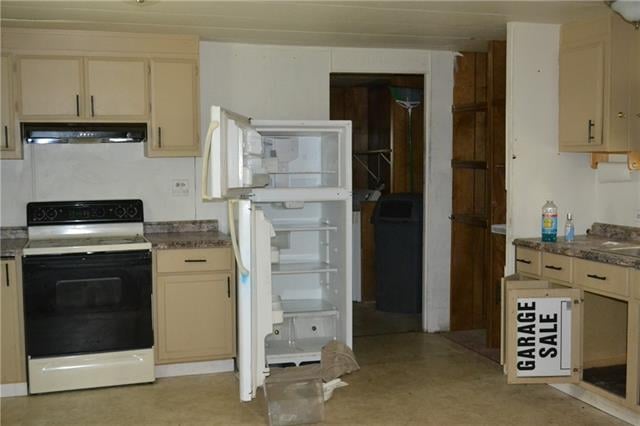 213 E Railroad St, Meriden, KS 66512