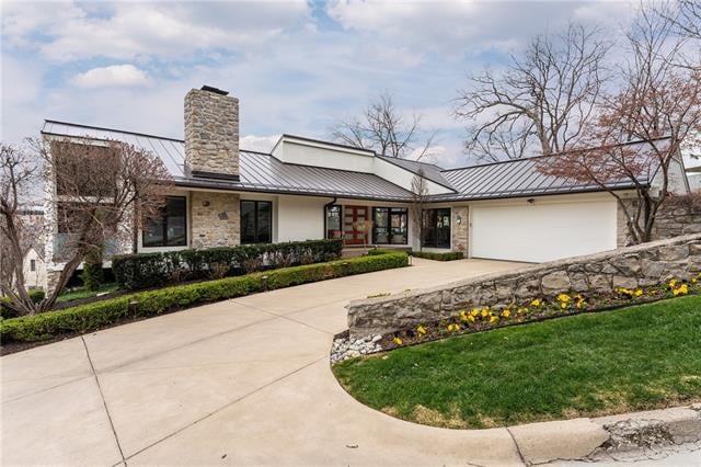 4919 Sunset Dr, Kansas City, MO 64112