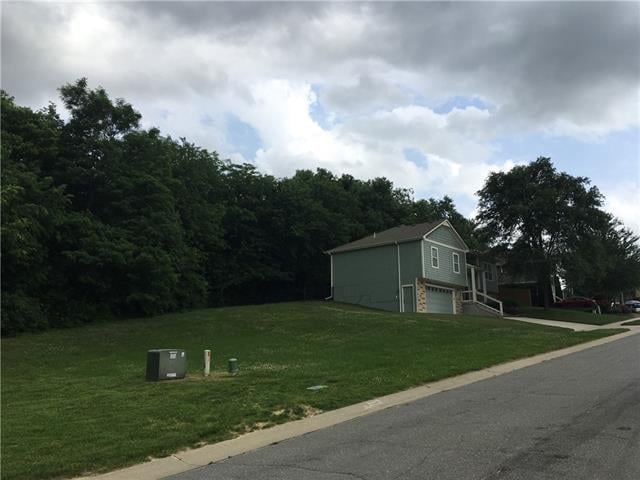 905 17th St, Leavenworth, KS 66048