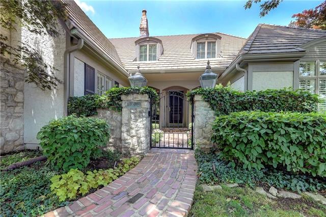10335 Alhambra St, Overland Park, KS 66207