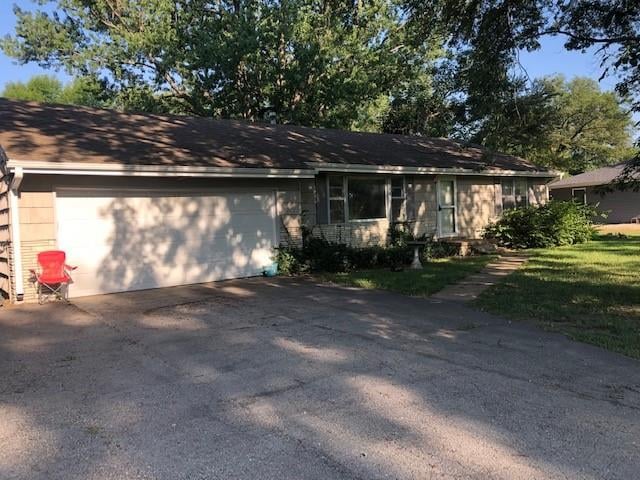 3930 Rochester Rd, Topeka, KS 66617