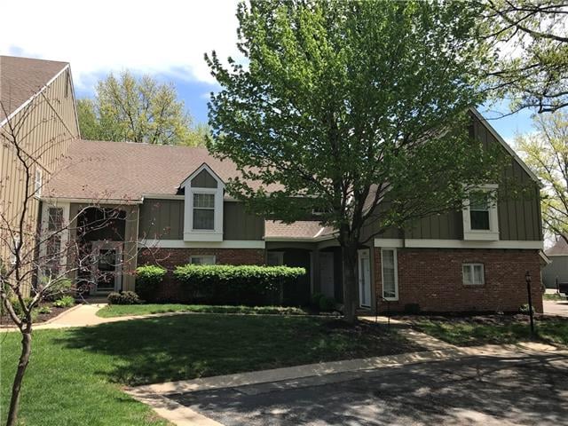 12131 Hayes St, Overland Park, KS 66213