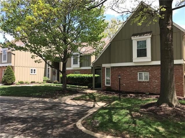 12131 Hayes St, Overland Park, KS 66213