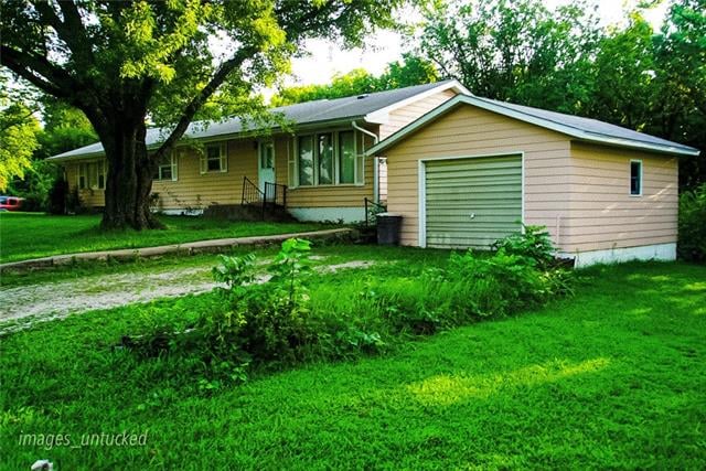 121 S Seneca St, Burlingame, KS 66413