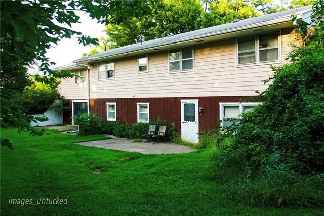 121 S Seneca St, Burlingame, KS 66413