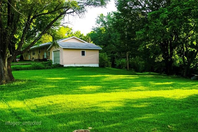 121 S Seneca St, Burlingame, KS 66413