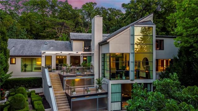 5100 Sunset Dr, Kansas City, MO 64112