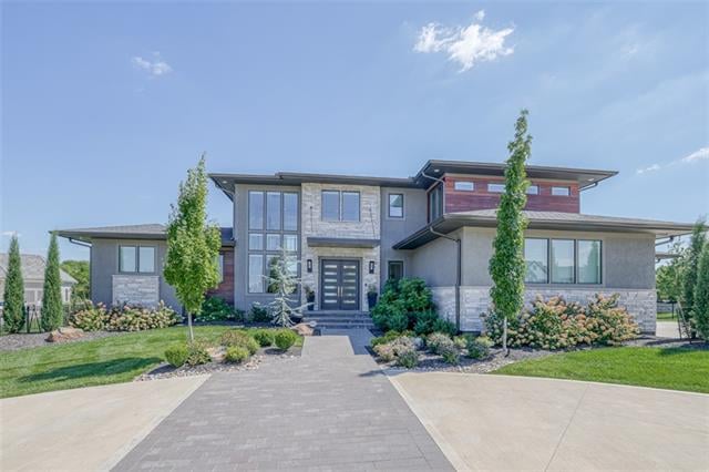 16905 Bond St, Overland Park, KS 66221