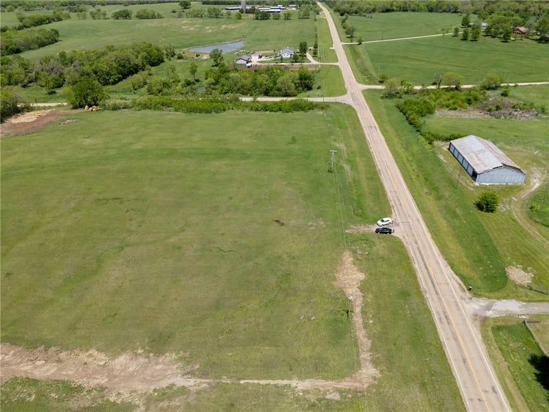 00001 Ferguson Rd, Ozawkie, KS 66070