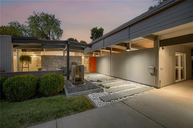 9835 Chadwick Dr, Overland Park, KS 66206