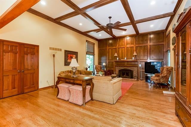475 Navajo Ln, Lake Quivira, KS 66217