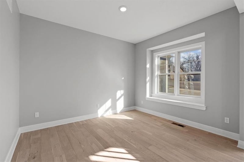 5704 N Liberty Ave, Kansas City, MO 64118