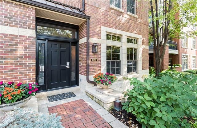 4919 Wyandotte St, Kansas City, MO 64112