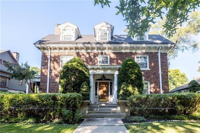 42 Janssen Pl, Kansas City, MO 64109