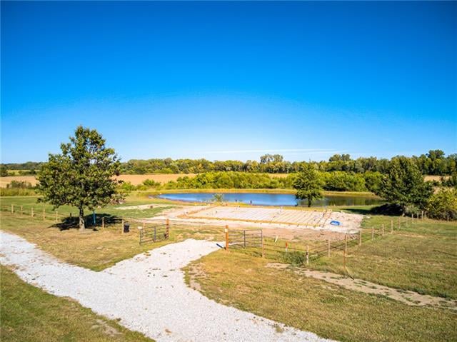 411 King St, East Lynne, MO 64743