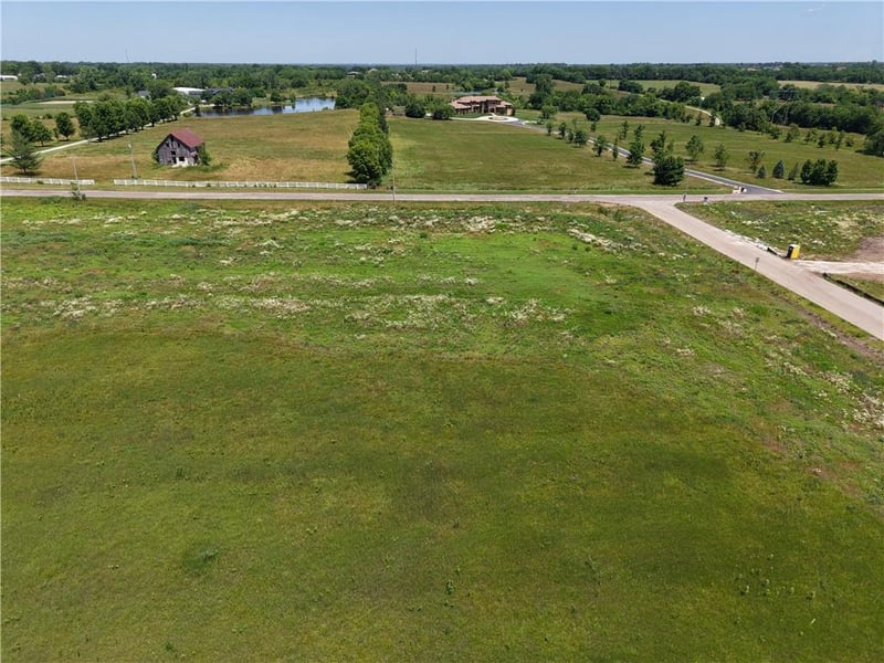 20720 Briar St, Stilwell, KS 66085