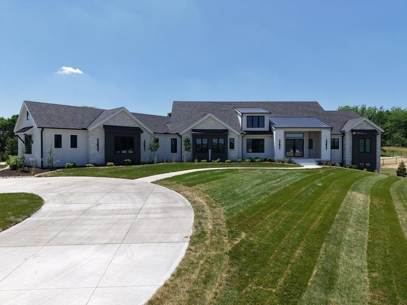 20720 Briar St, Stilwell, KS 66085