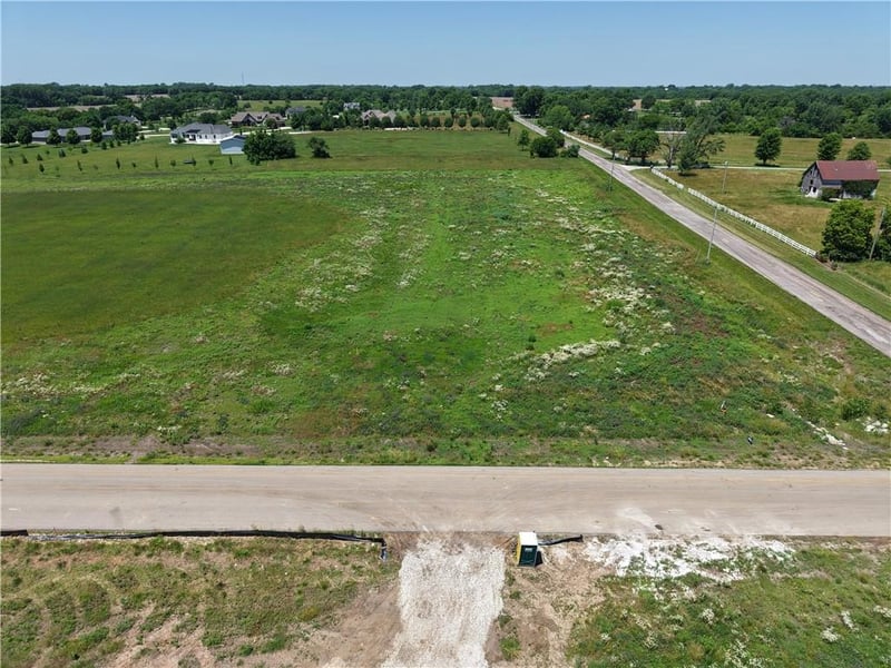 20720 Briar St, Stilwell, KS 66085