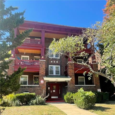 3820 Walnut St, Kansas City, MO 64111