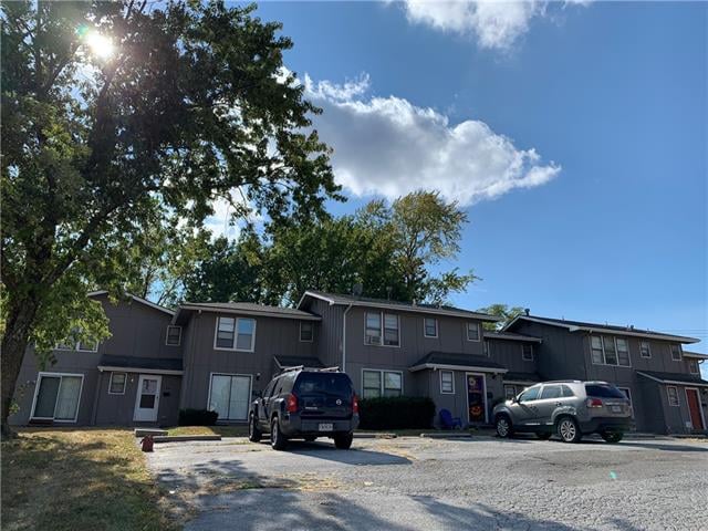 11256 Bales Ave, Kansas City, MO 64137